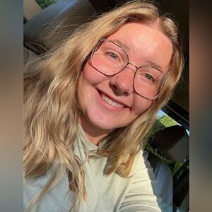 Meet your Posher, Chloe